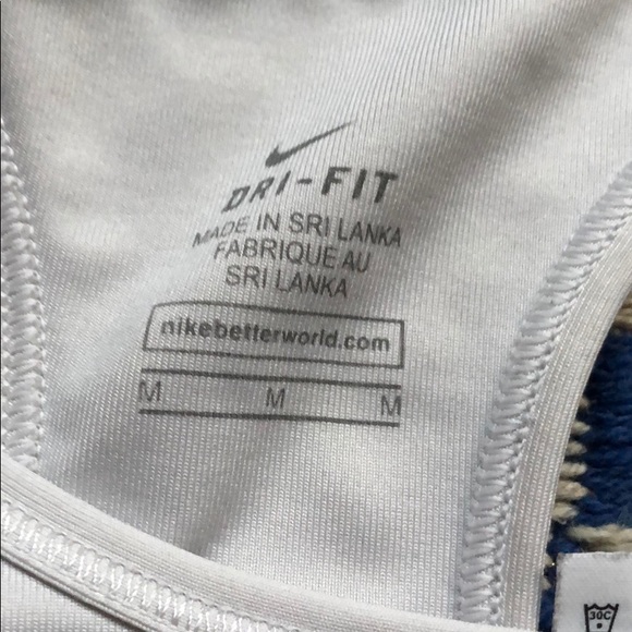 2 M Nike Sports Bras - Picture 4 of 7
